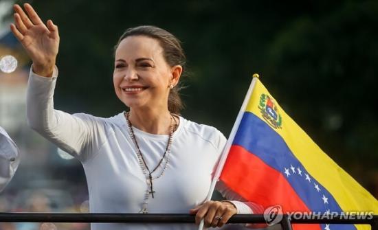 Нобелийн энх тайвны шагналыг Венесуэлийн сөрөг хүчний удирдагч хүртлээ
